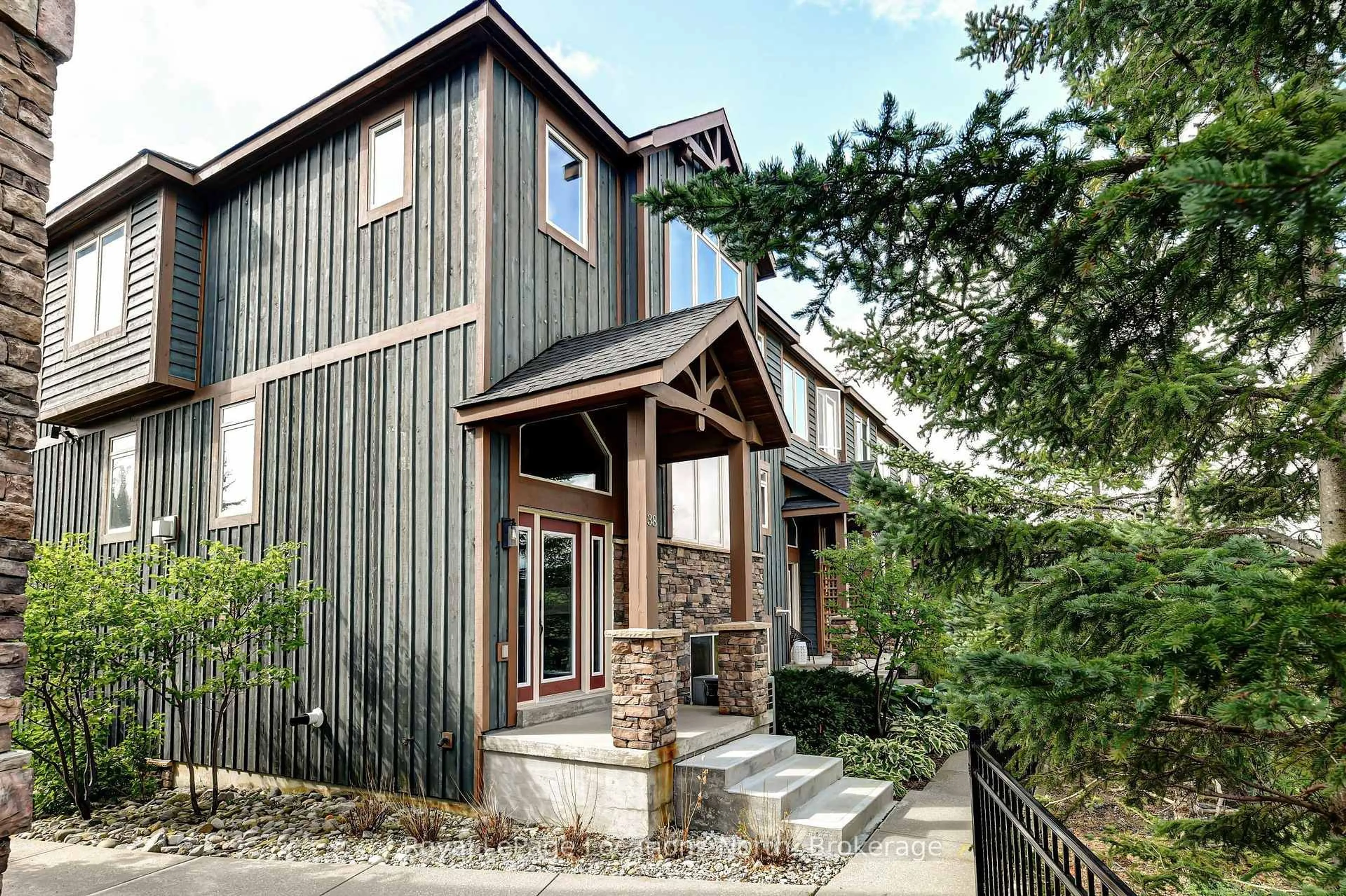 Home with brick exterior material, unknown for 38 Joseph Tr, Collingwood Ontario L9Y 0J3