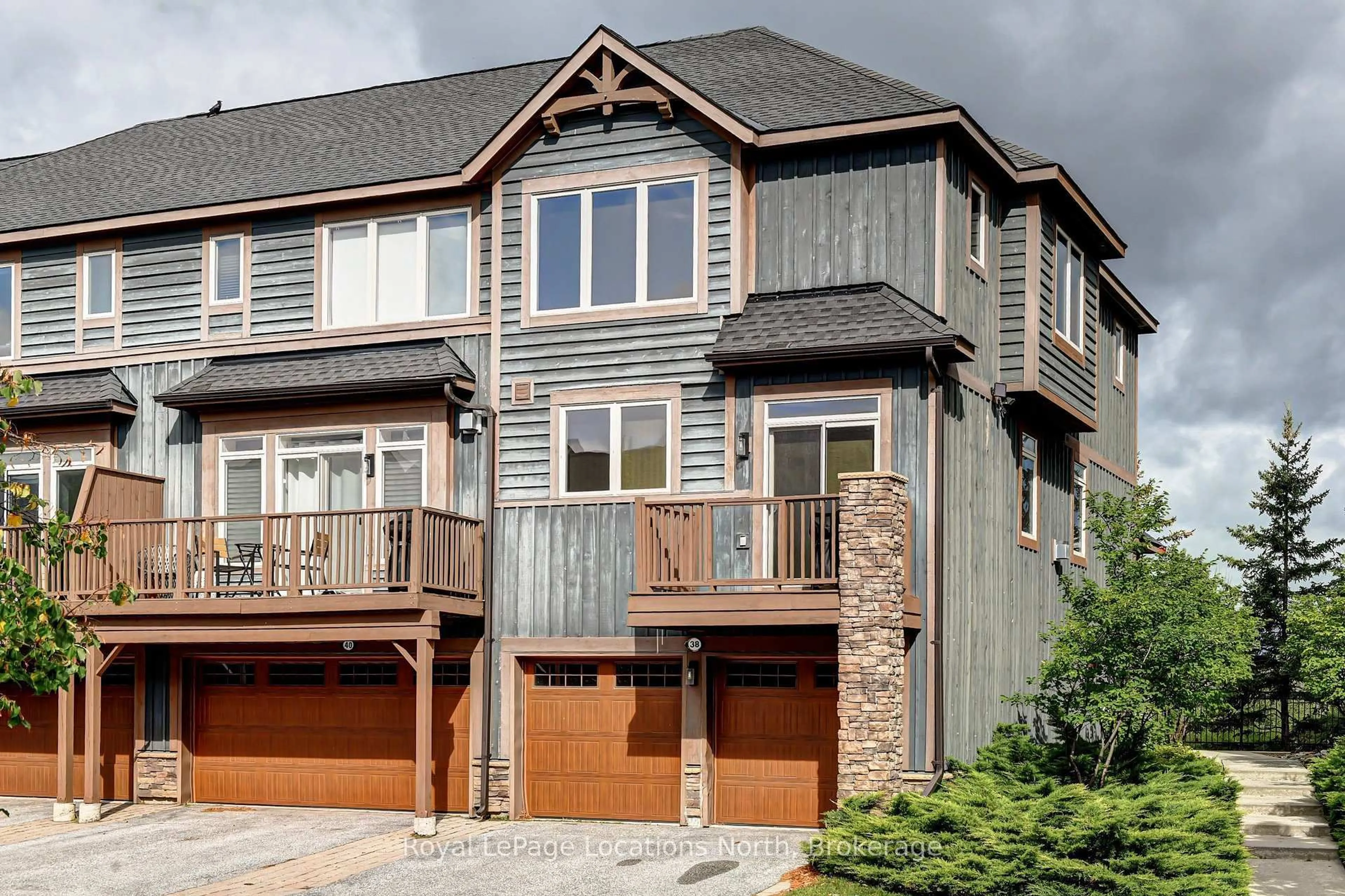 Home with vinyl exterior material, street for 38 Joseph Tr, Collingwood Ontario L9Y 0J3