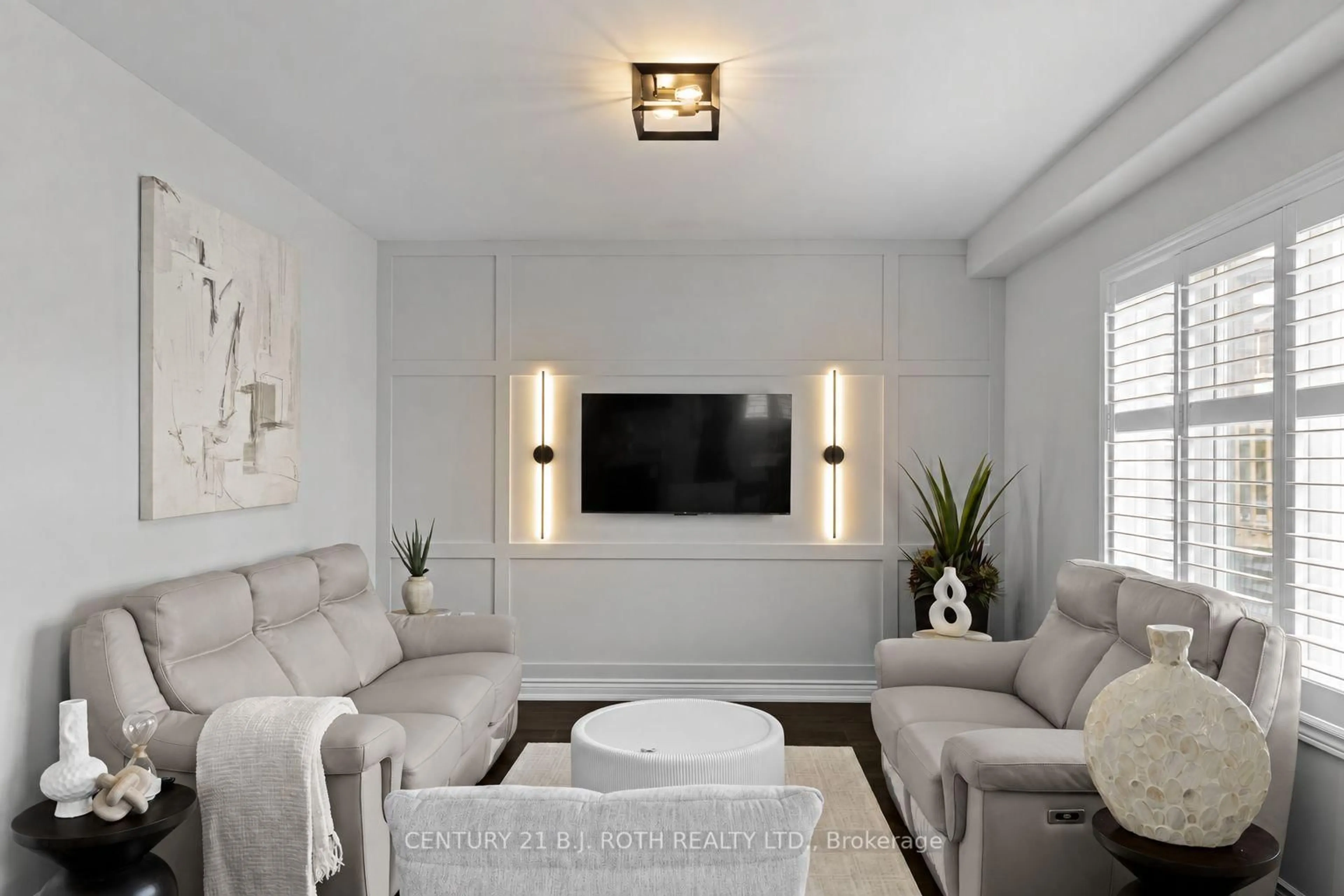 Living room with furniture, unknown for 2970 Monarch Dr, Orillia Ontario L3V 8M8