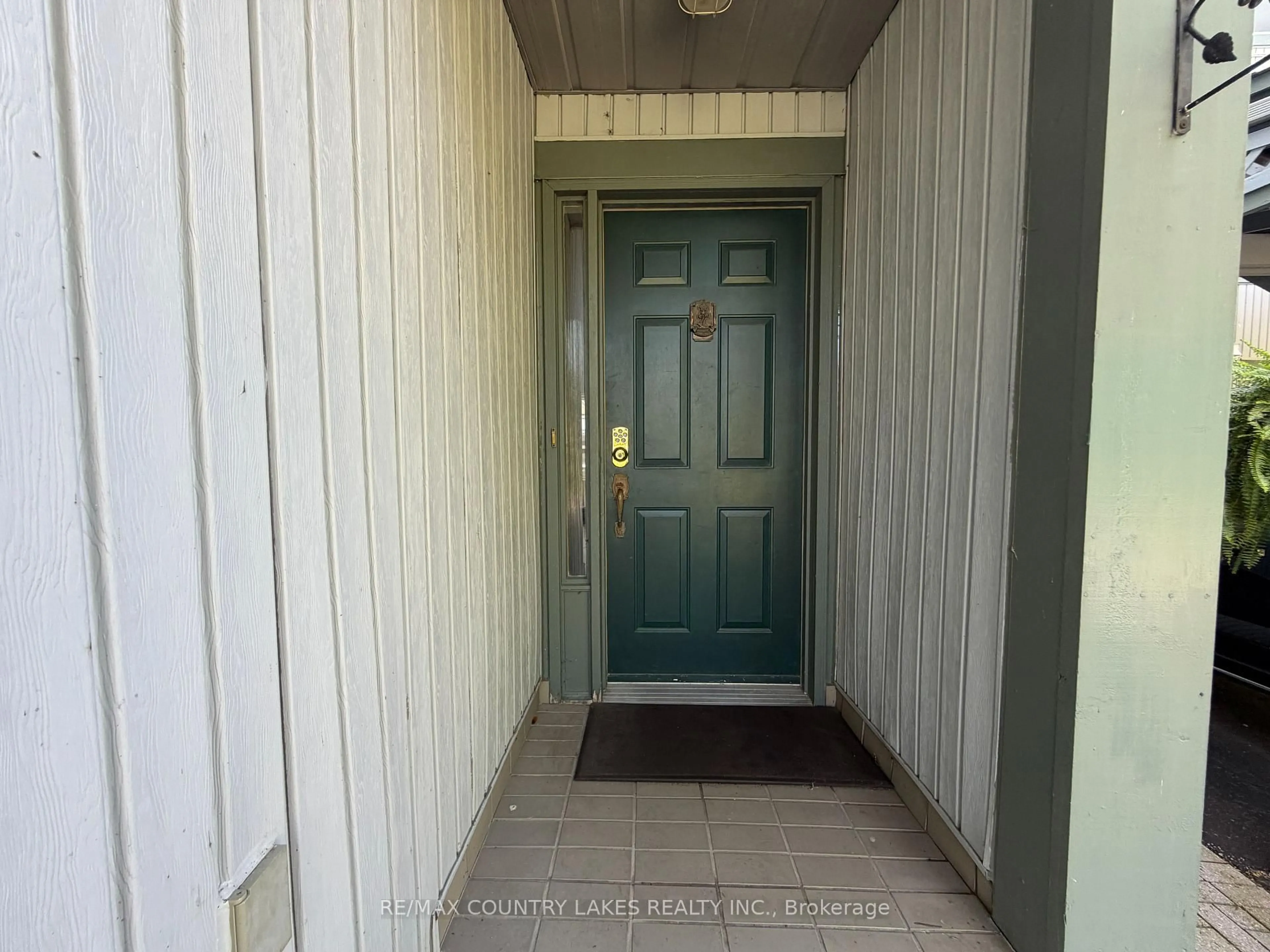 Indoor entryway for 30 Laguna Pkwy #12, Ramara Ontario L0K 1B0