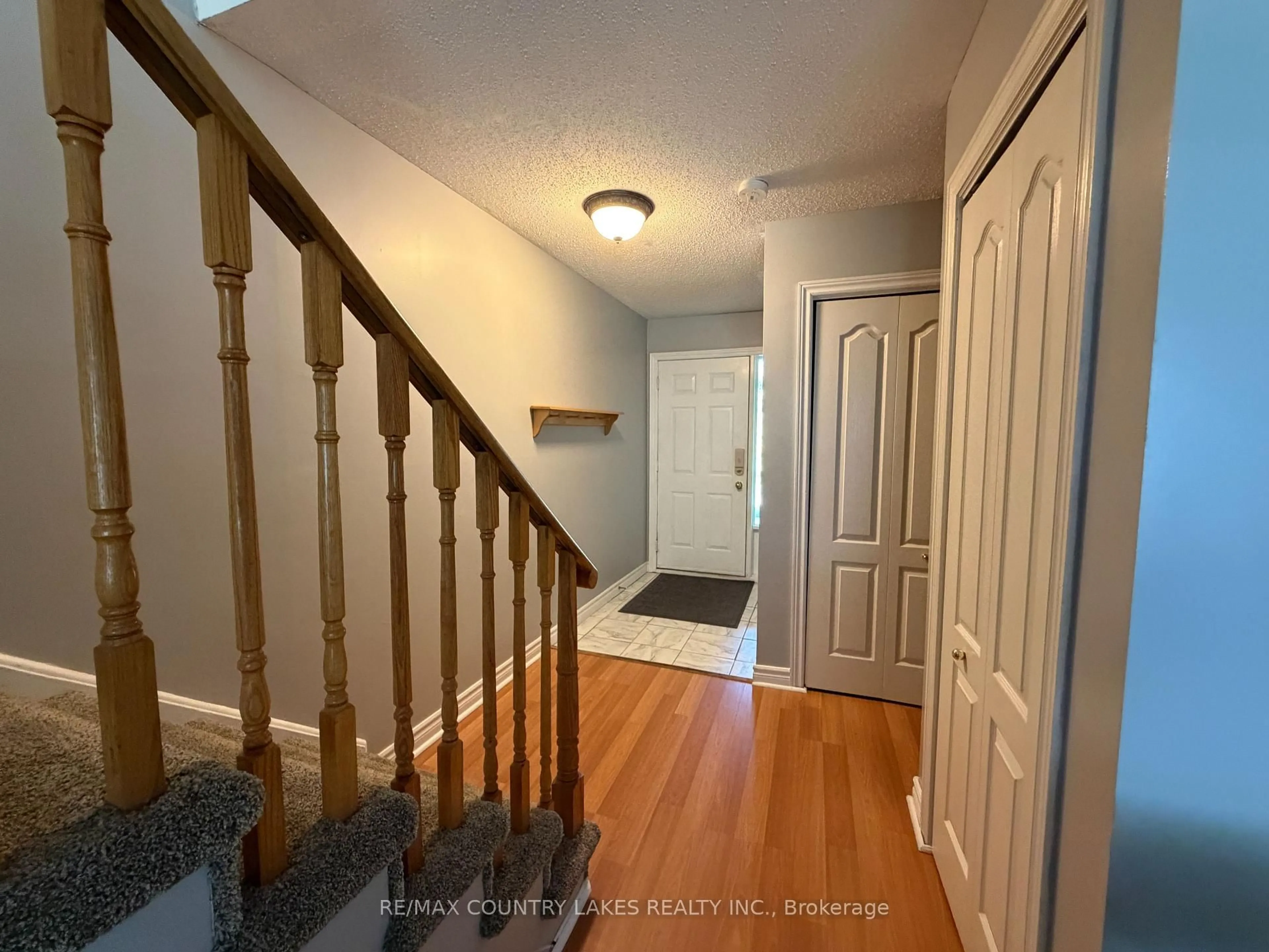 Indoor entryway for 30 Laguna Pkwy #12, Ramara Ontario L0K 1B0