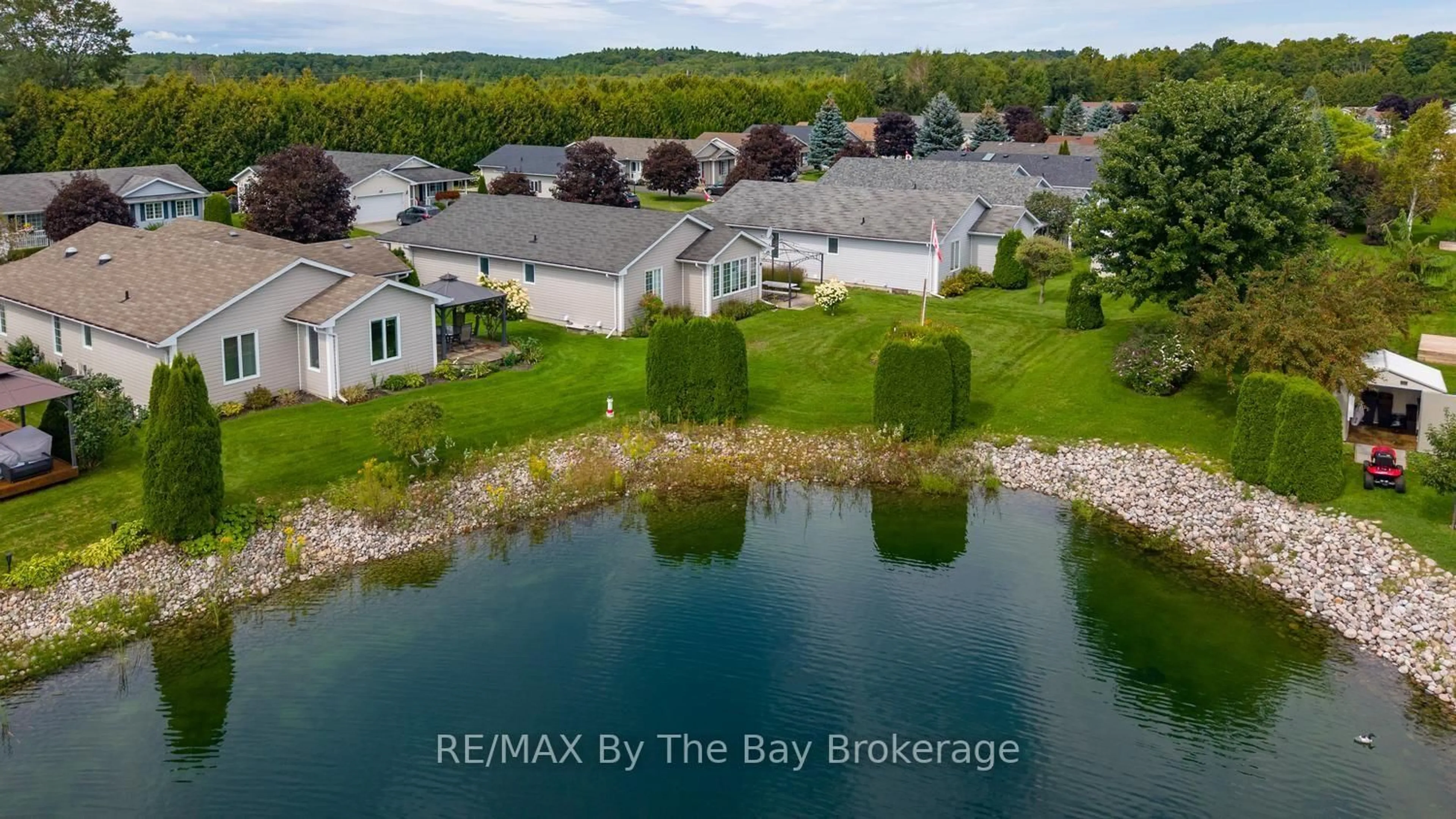 A pic from outside/outdoor area/front of a property/back of a property/a pic from drone, water/lake/river/ocean view for 19 KENTUCKY Ave, Wasaga Beach Ontario L9Z 3A8