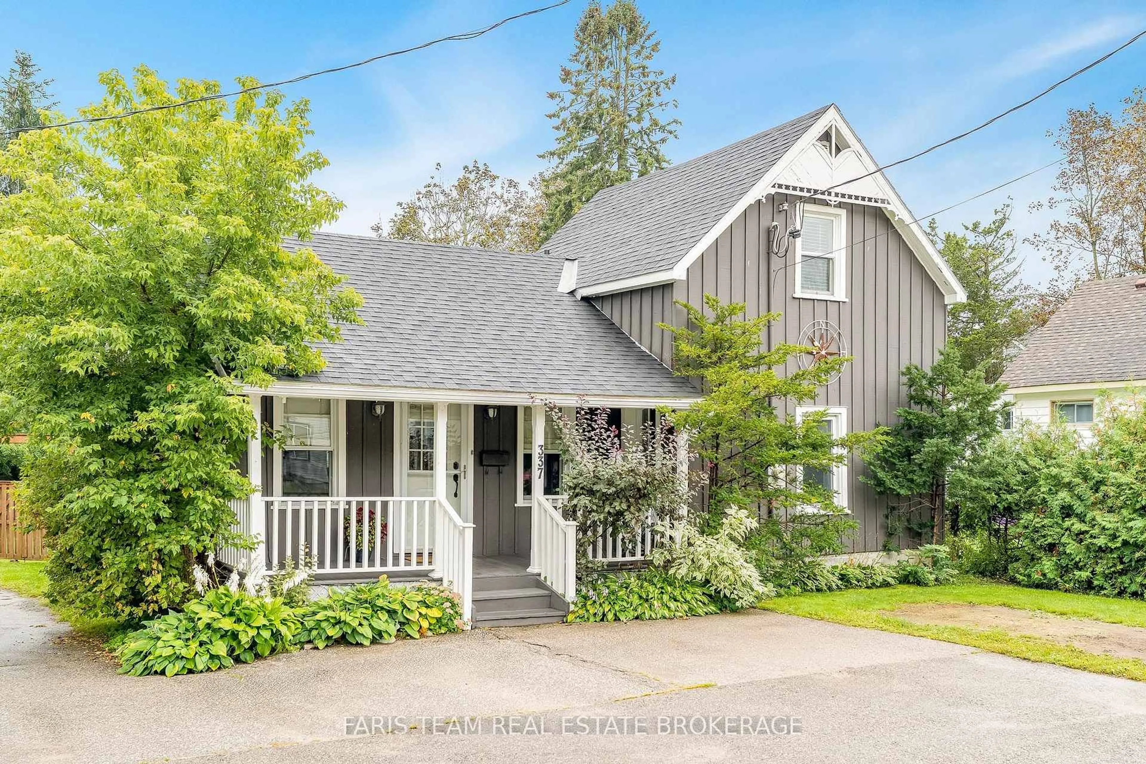 Home with vinyl exterior material, street for 337 Nottawasaga St, Orillia Ontario L3V 3K7