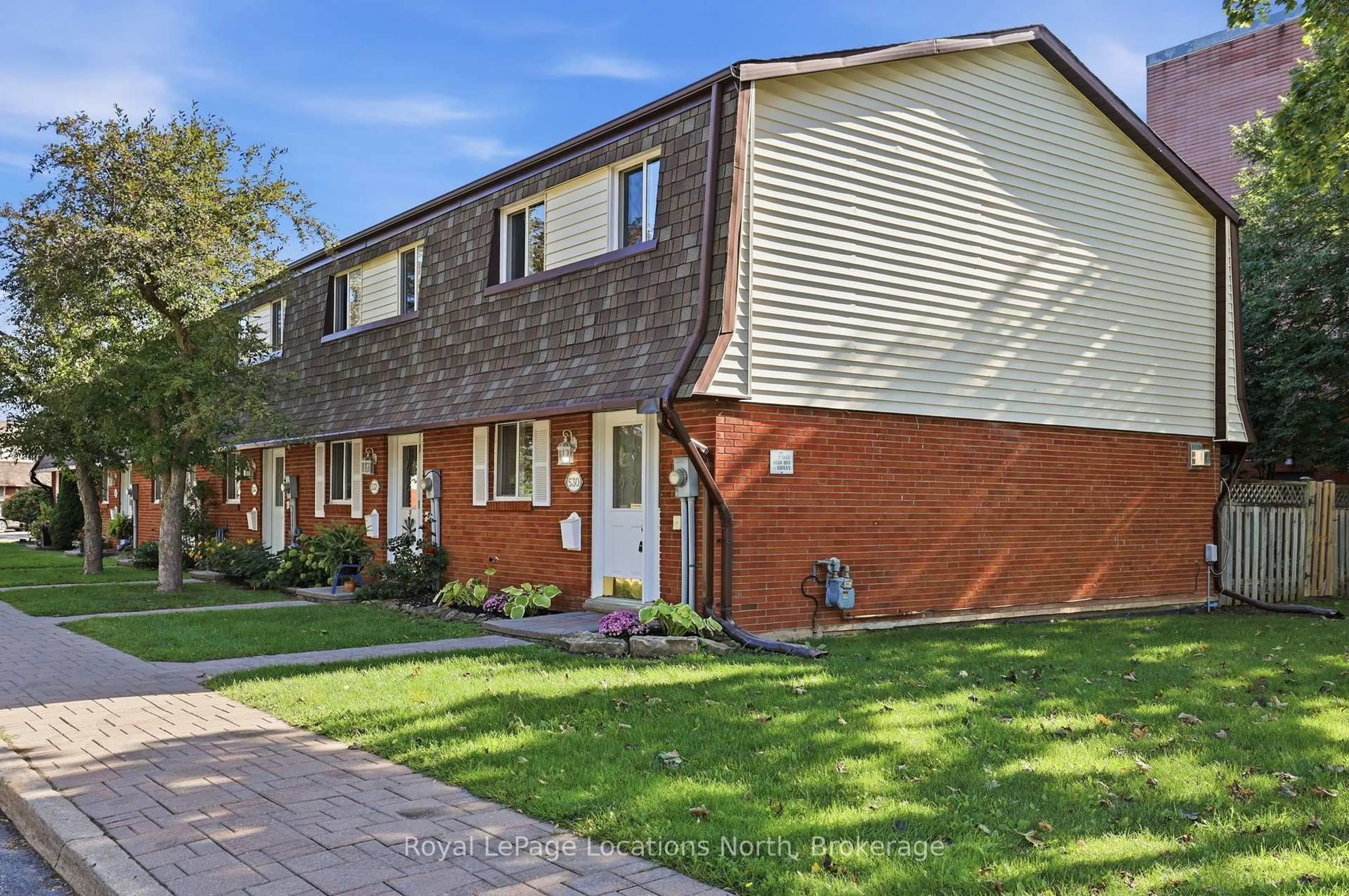 Home with brick exterior material, street for 530 Tenth St, Collingwood Ontario L9Y 4C1