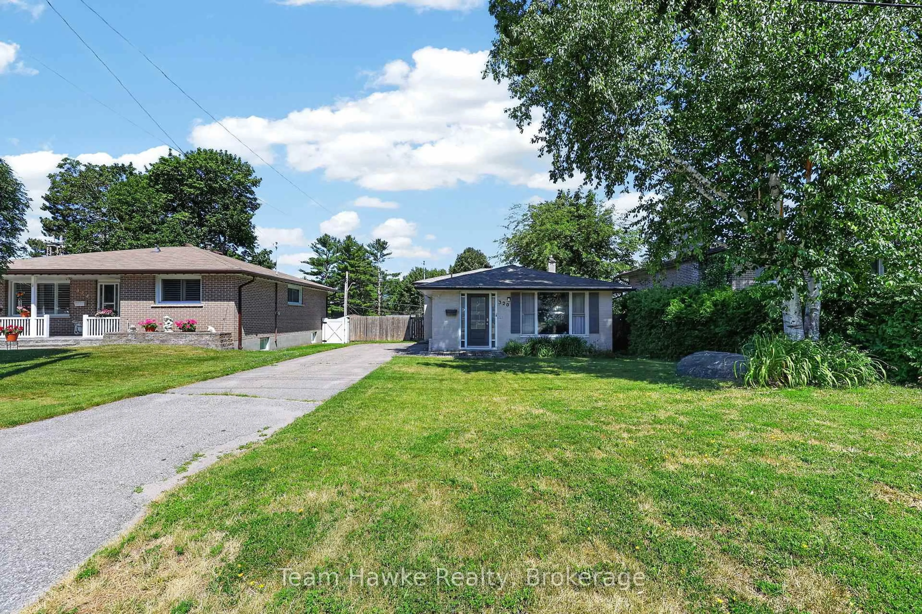 A pic from outside/outdoor area/front of a property/back of a property/a pic from drone, street for 320 Scott St, Midland Ontario L4R 2N1