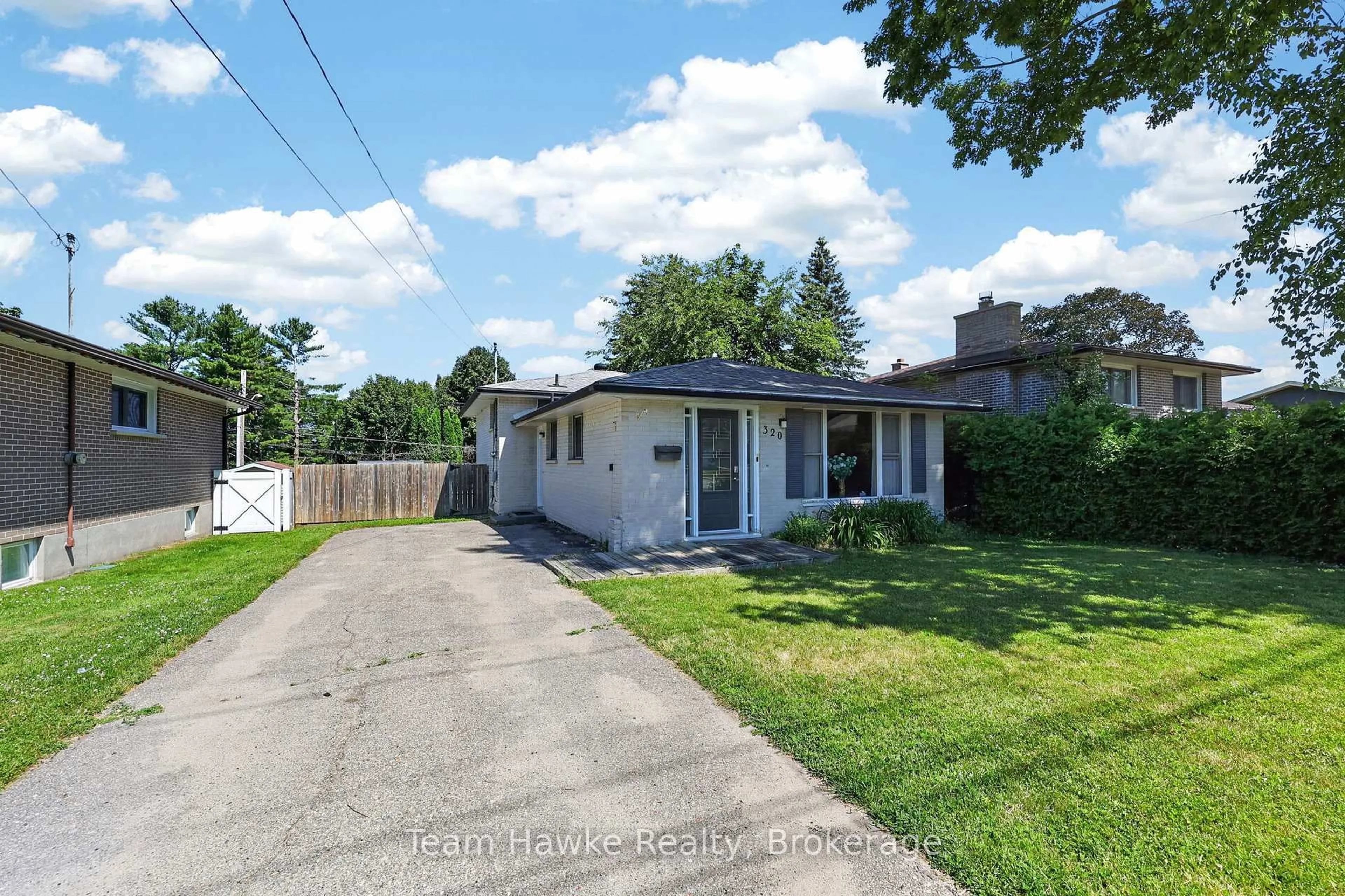 A pic from outside/outdoor area/front of a property/back of a property/a pic from drone, street for 320 Scott St, Midland Ontario L4R 2N1