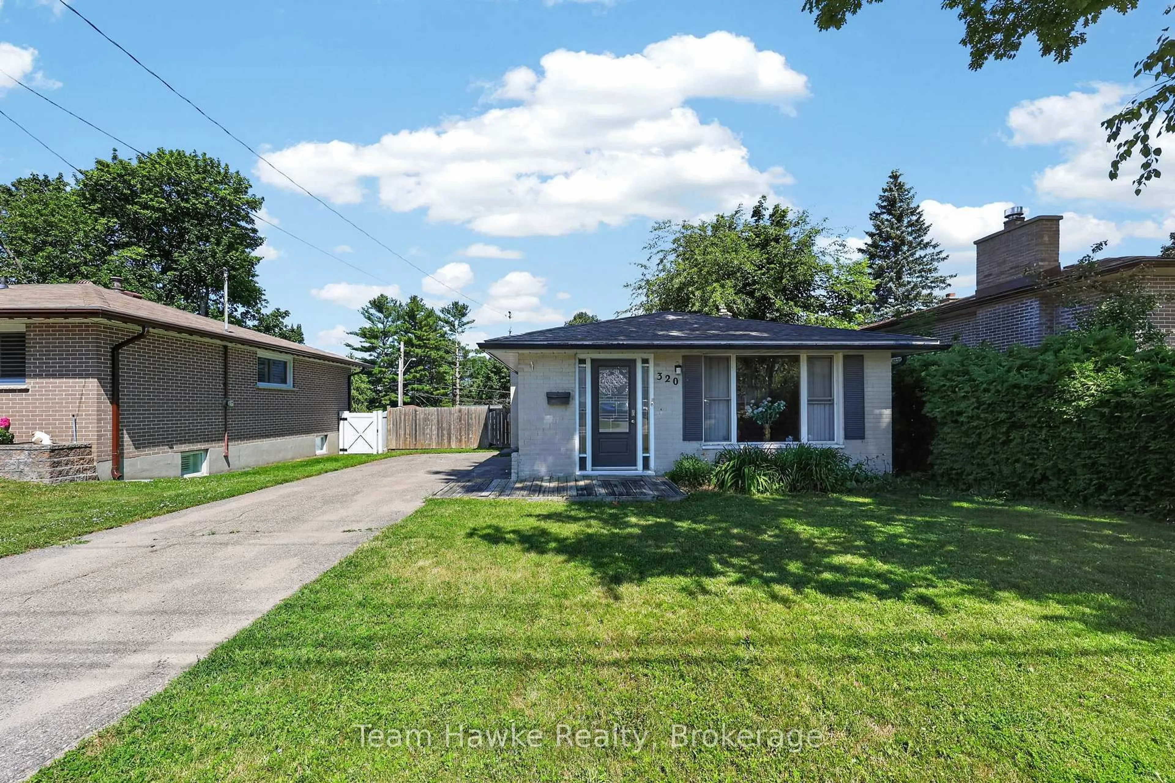 Unknown for 320 Scott St, Midland Ontario L4R 2N1
