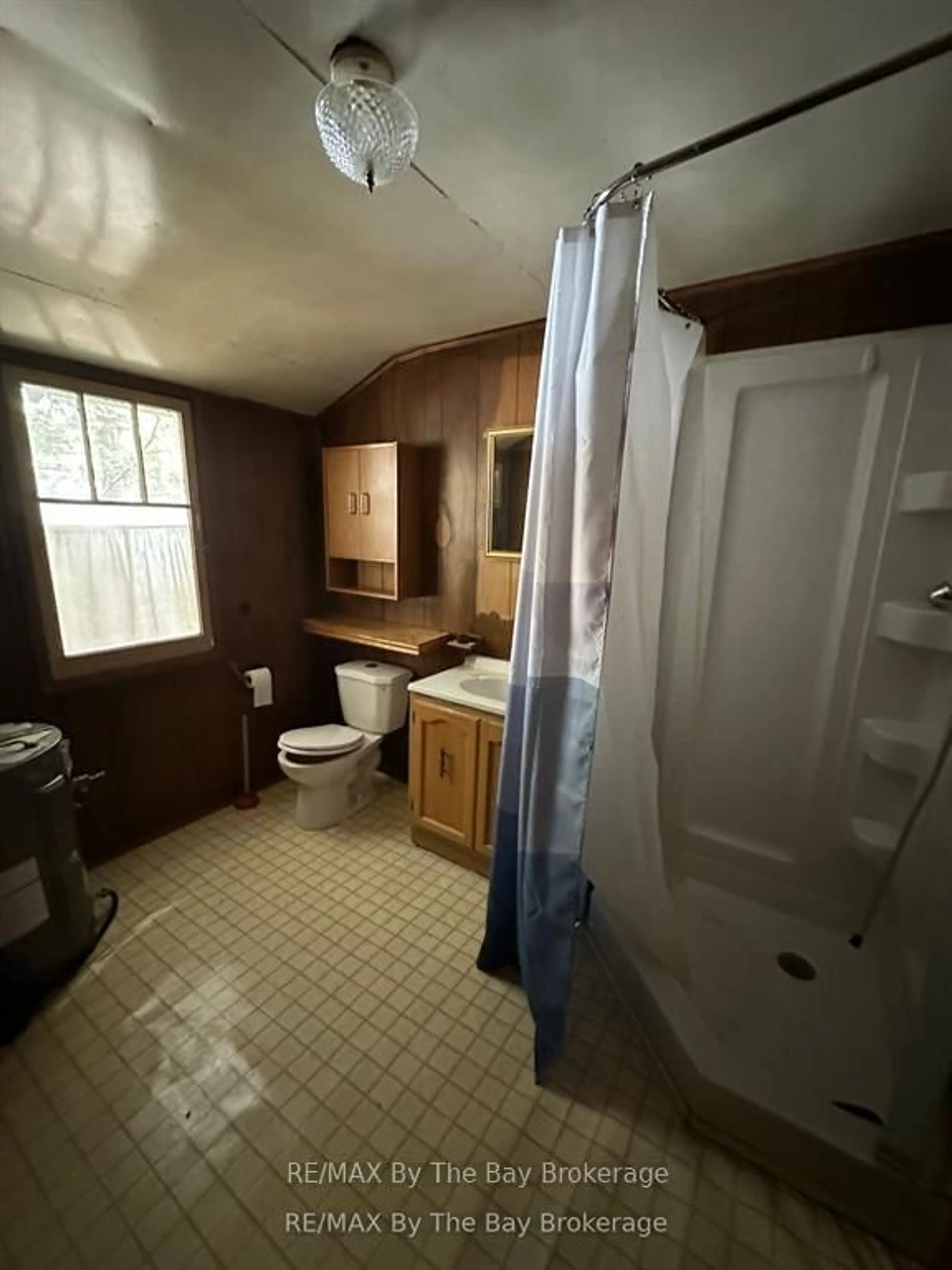 Standard bathroom, unknown for 134 Sunnidale Rd, Wasaga Beach Ontario L9Z 2S8