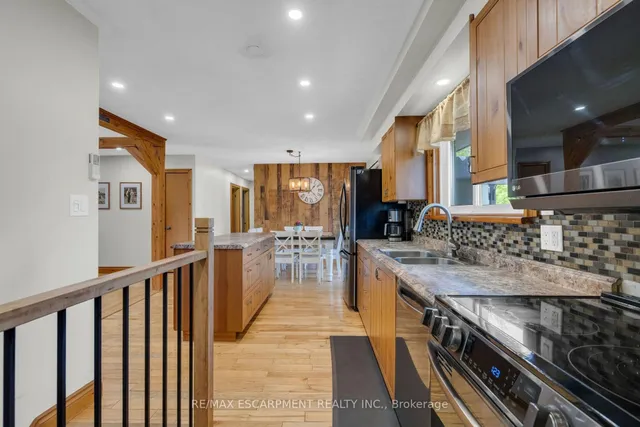 212 Hamilton Dr, Clearview 5