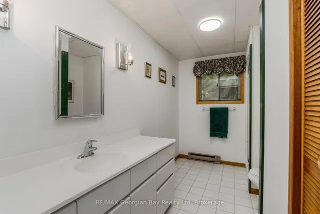 25 Albert Ave, Tiny 2