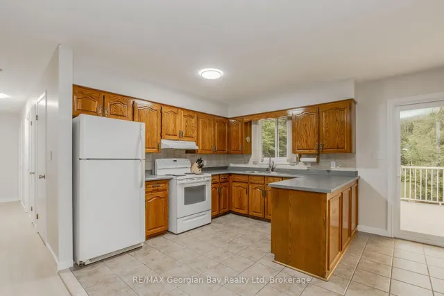 25 Albert Ave, Tiny 5