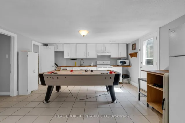 37 Hickling Tr, Barrie 2