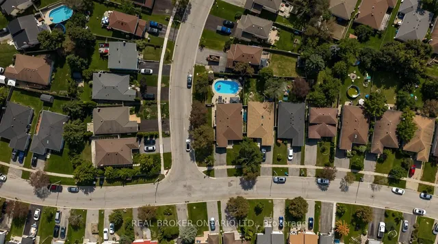 37 Hickling Tr, Barrie 4