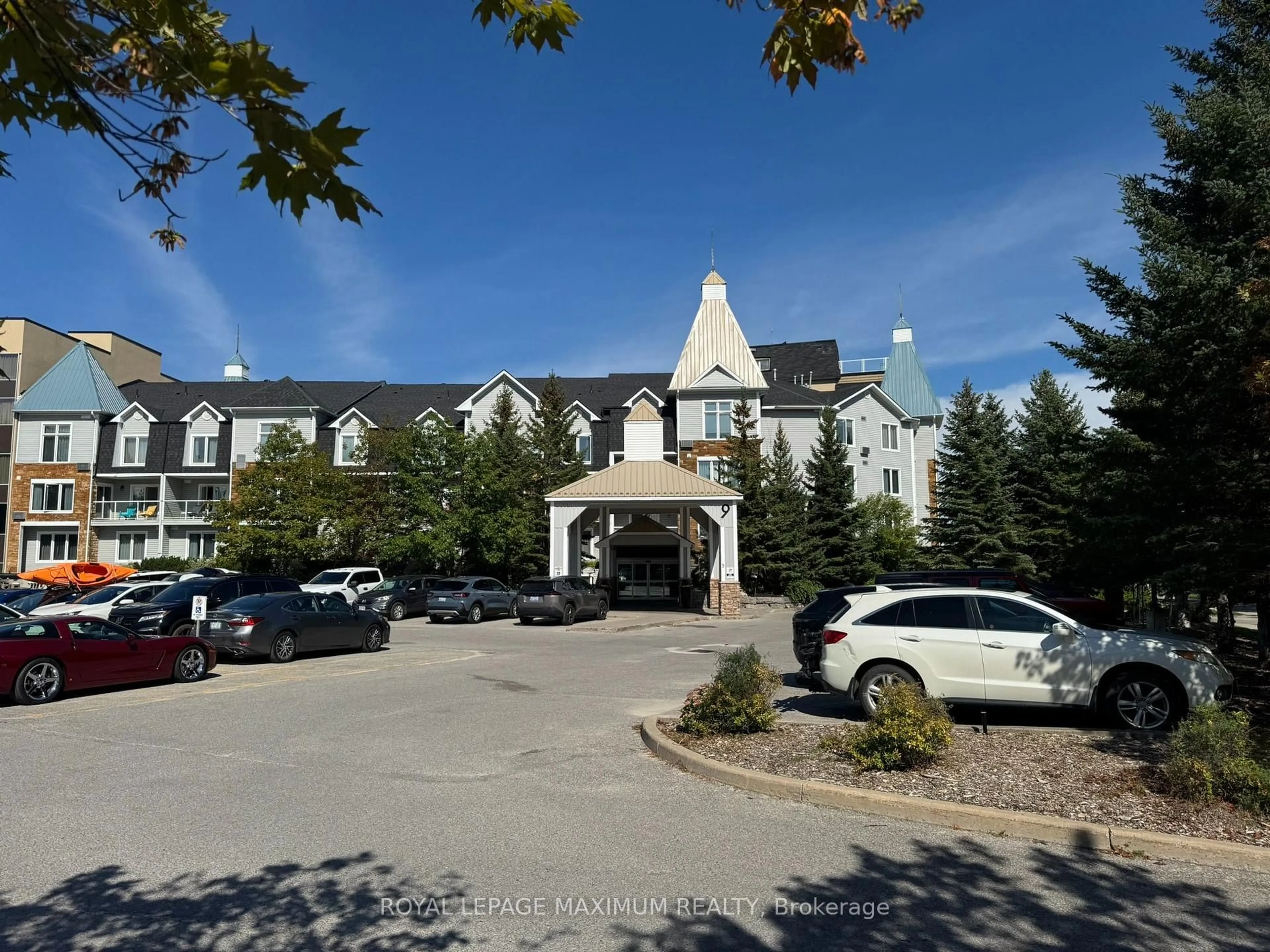 trreb/IMG-S13794028_bc9ee4cd-dbf0-48e4-bdc6-cf9a78aaef45-l.jpg