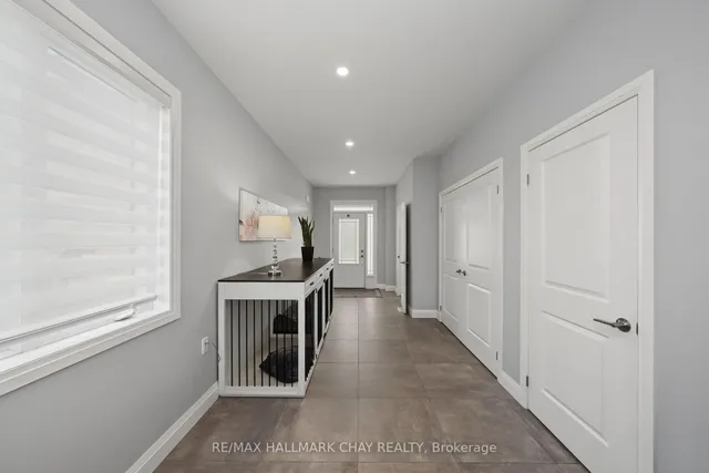 36 Lowry Crt, Barrie 2