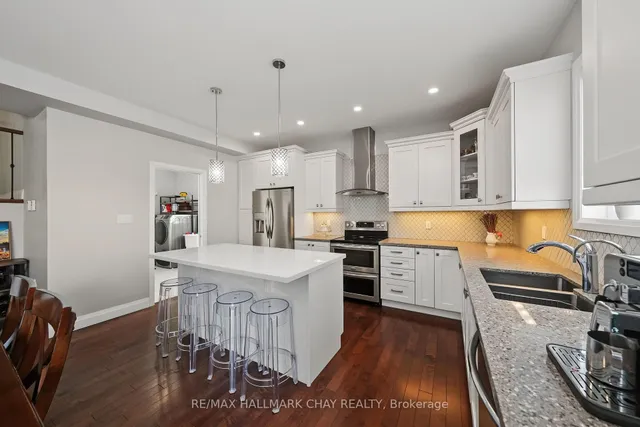 36 Lowry Crt, Barrie 4