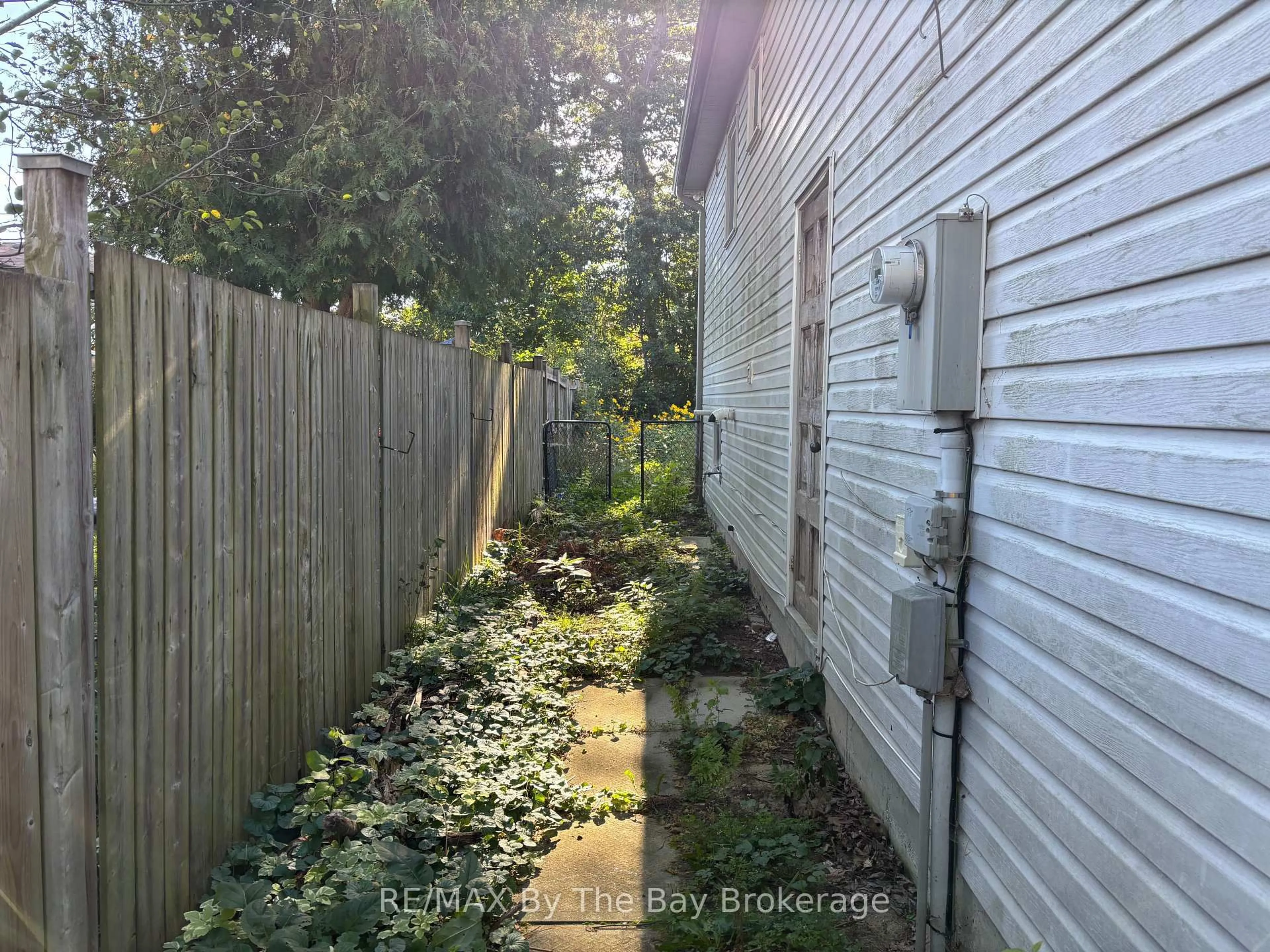 trreb/IMG-S13801944_1ef89476-b5f9-45e9-87ec-266fe836535a-l.jpg