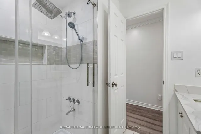 11 Charlotte Crt, Barrie 5