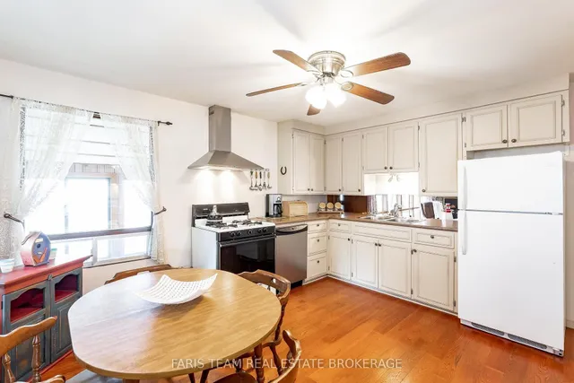 1697 Champlain Rd, Tiny 5
