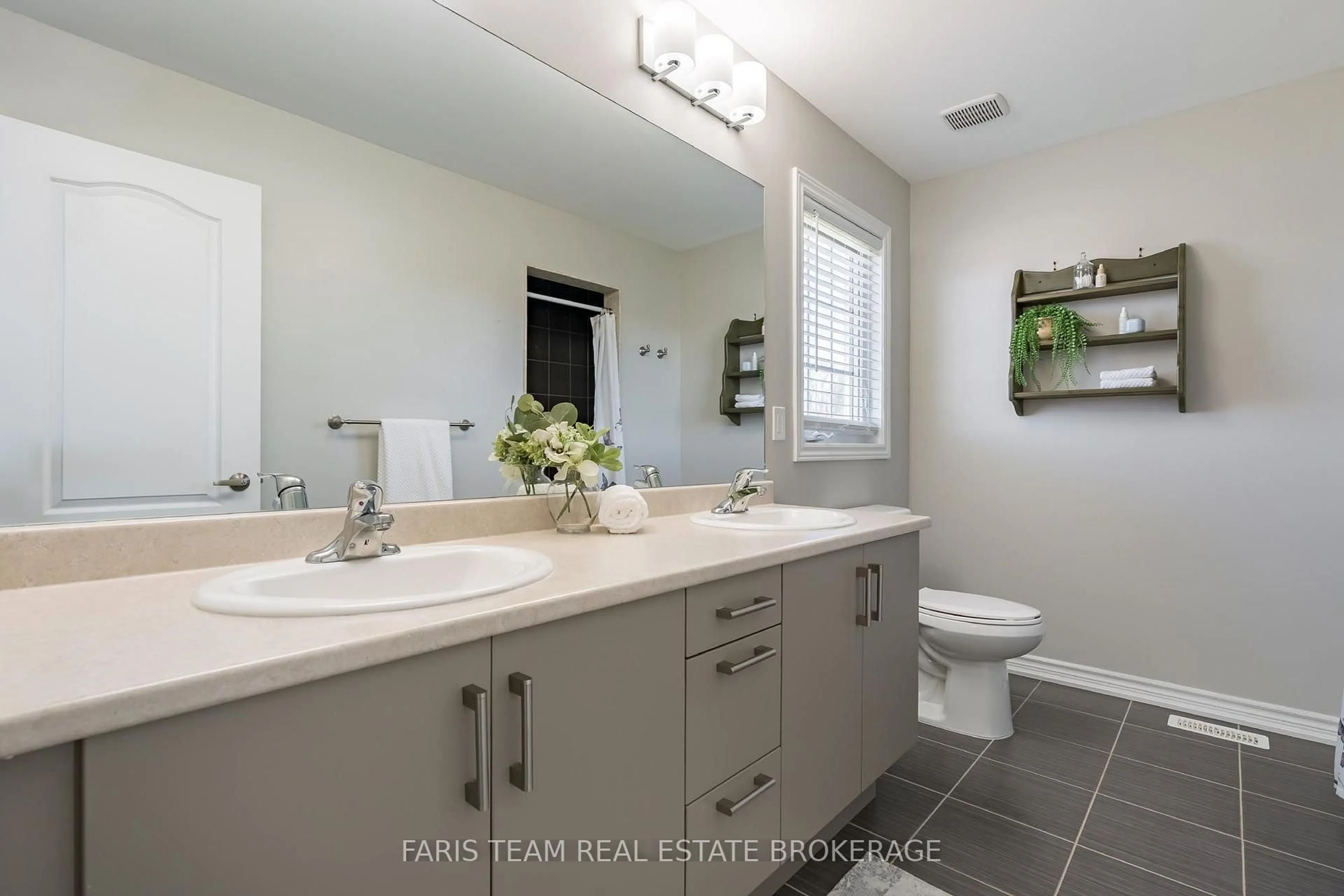 trreb/IMG-S13808846_3a774db4-6765-4427-b95d-2501bac237b6-l.jpg