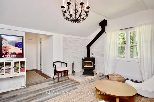 39 Domar Rd, Tiny 4