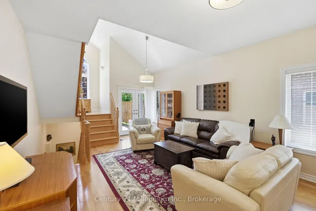 18 Thomas Dr, Collingwood 3