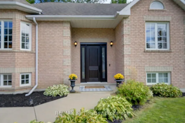 29 Downer Cres, Wasaga Beach 3