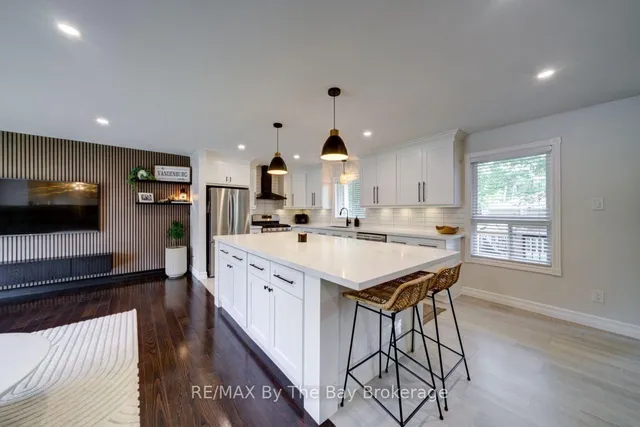 29 Downer Cres, Wasaga Beach 5
