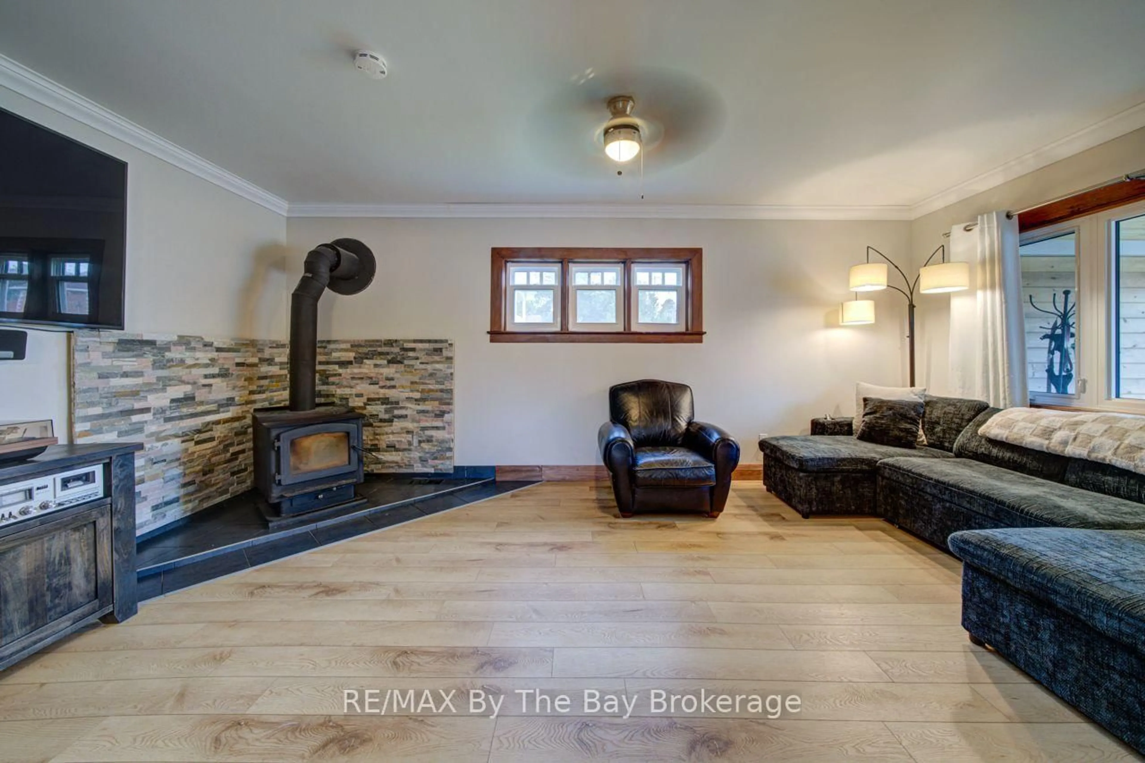trreb/IMG-S13812480_0afc807a-72ca-4b03-865d-36ef9bcda363-l.jpg