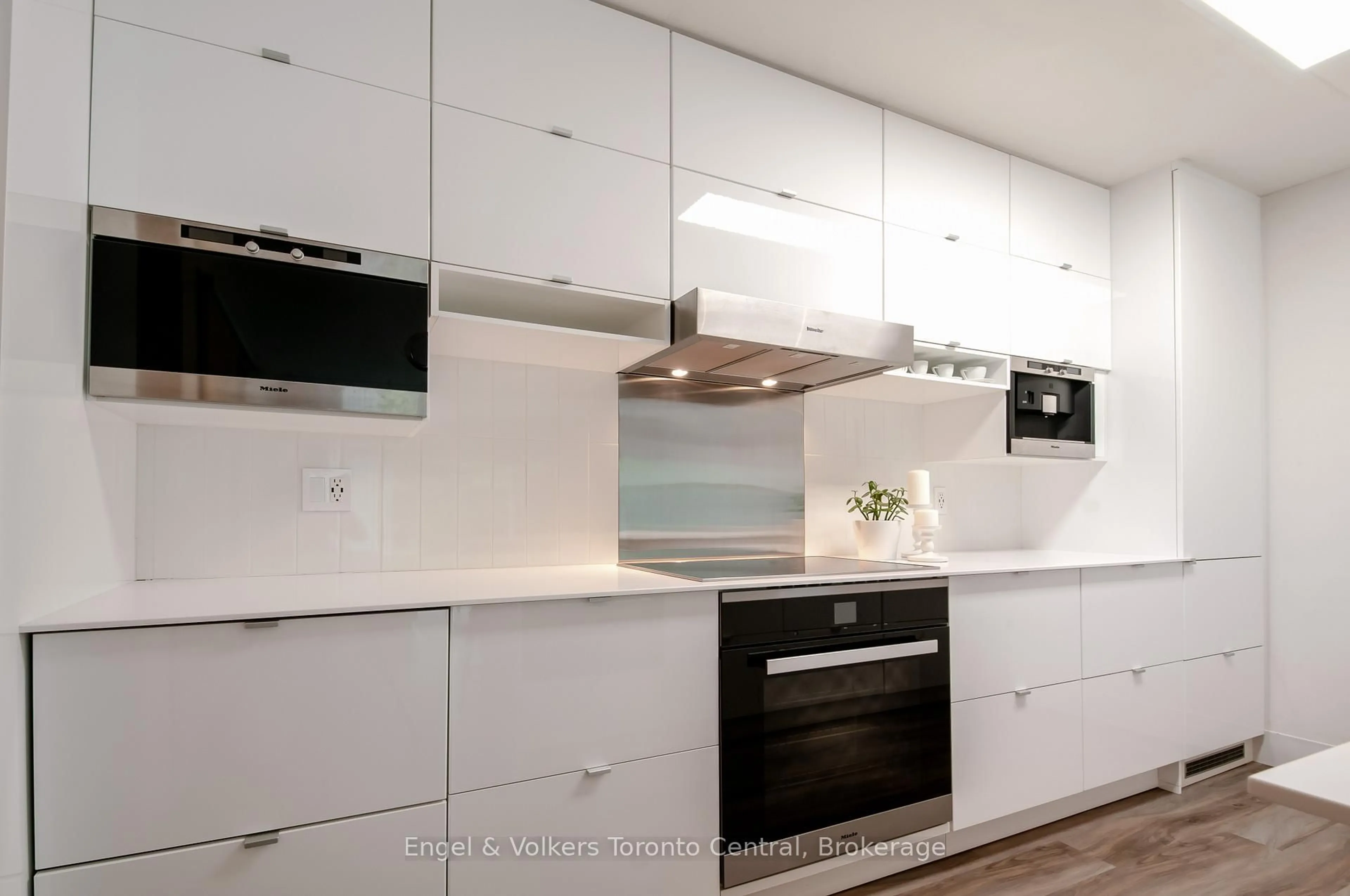 trreb/IMG-S13816778_c3ed9153-fdeb-4372-89ef-247f20f73e10-l.jpg
