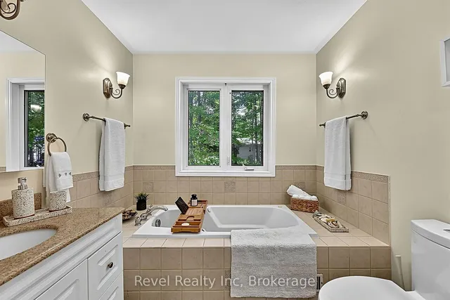 18 Rue Vanier Rd, Tiny 5