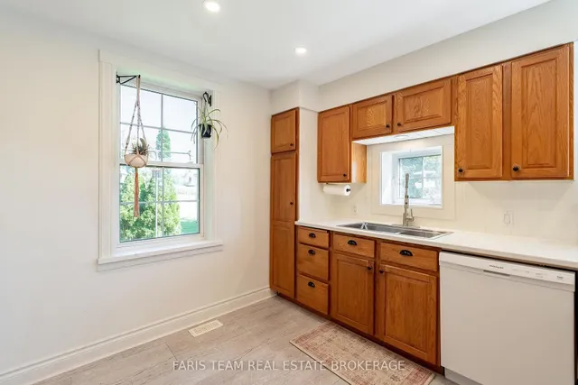 1346 Penetanguishene Rd, Springwater 5