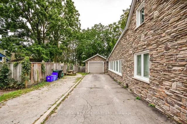 45 Grove St, Barrie 2
