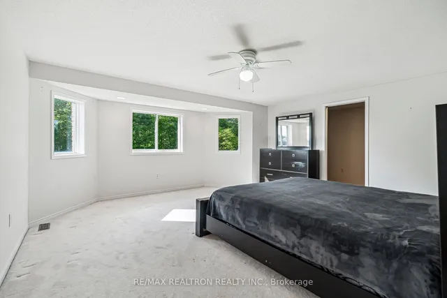 50 Holly Meadow Rd, Barrie 2