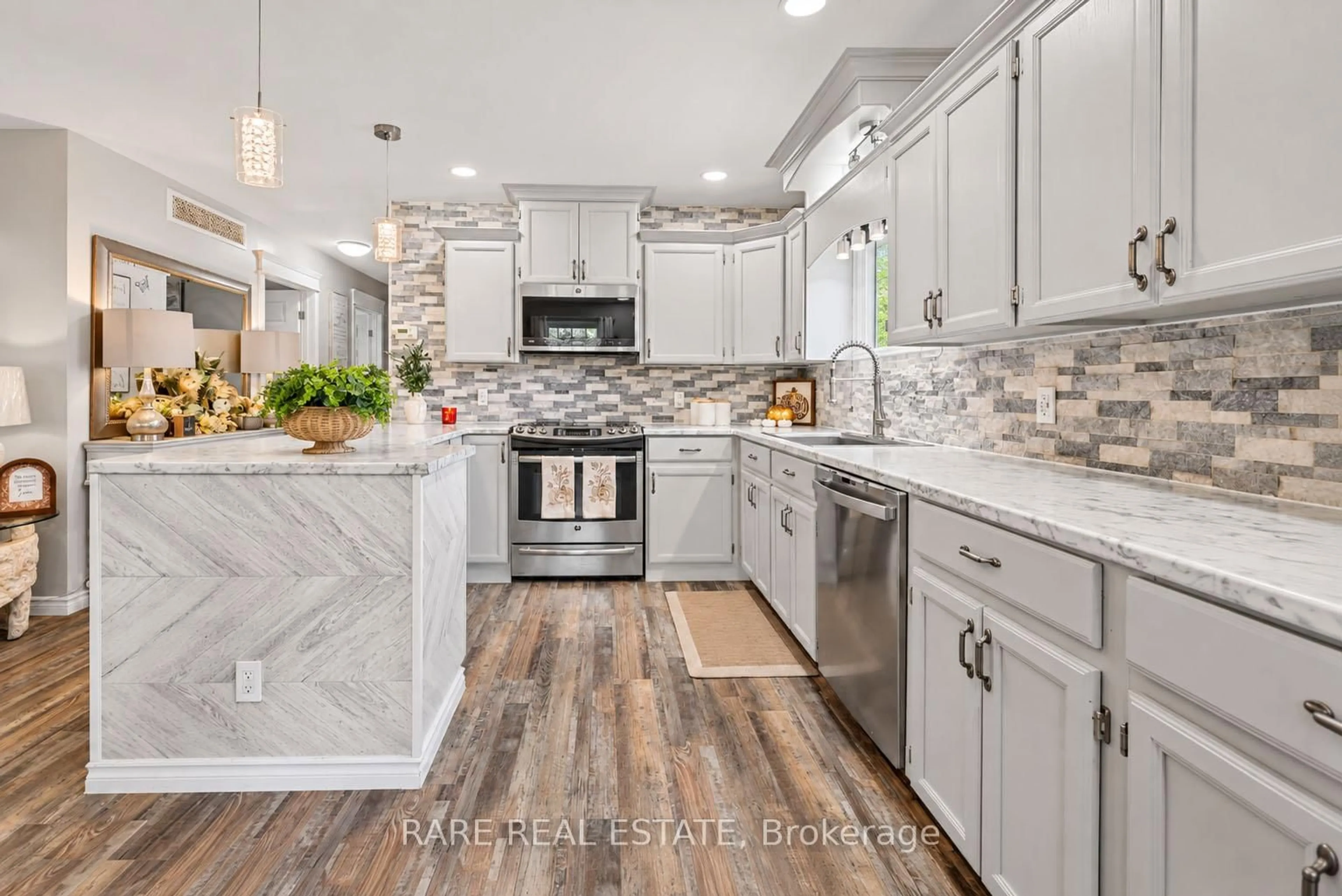 trreb/IMG-S13831836_0aa99099-e5ec-4c3f-bf7e-e4c8883aa8b8-l.jpg