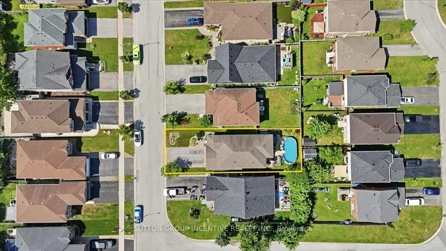 17 White Cres, Barrie 3