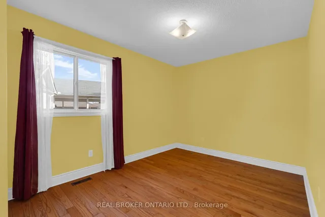 36 Webb St, Barrie 1