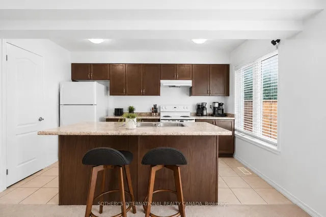 77 Franks Way, Barrie 2