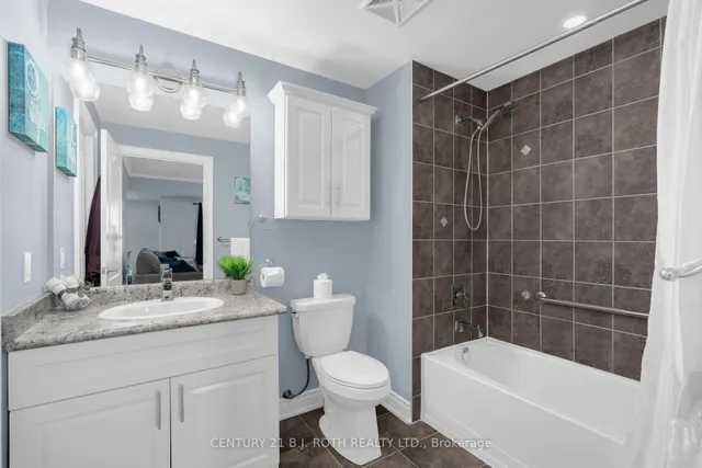 720 Yonge St #201, Barrie 3
