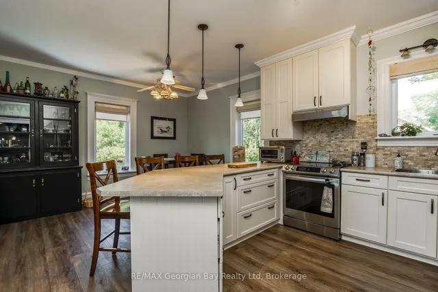 305 Lindsay St, Midland 4