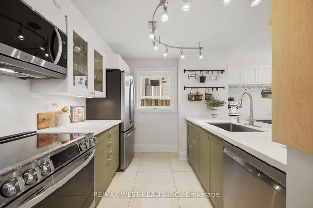 11 Ambler Bay, Barrie 3