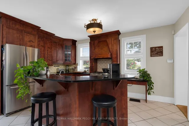 12 Beacon Rd, Barrie 2
