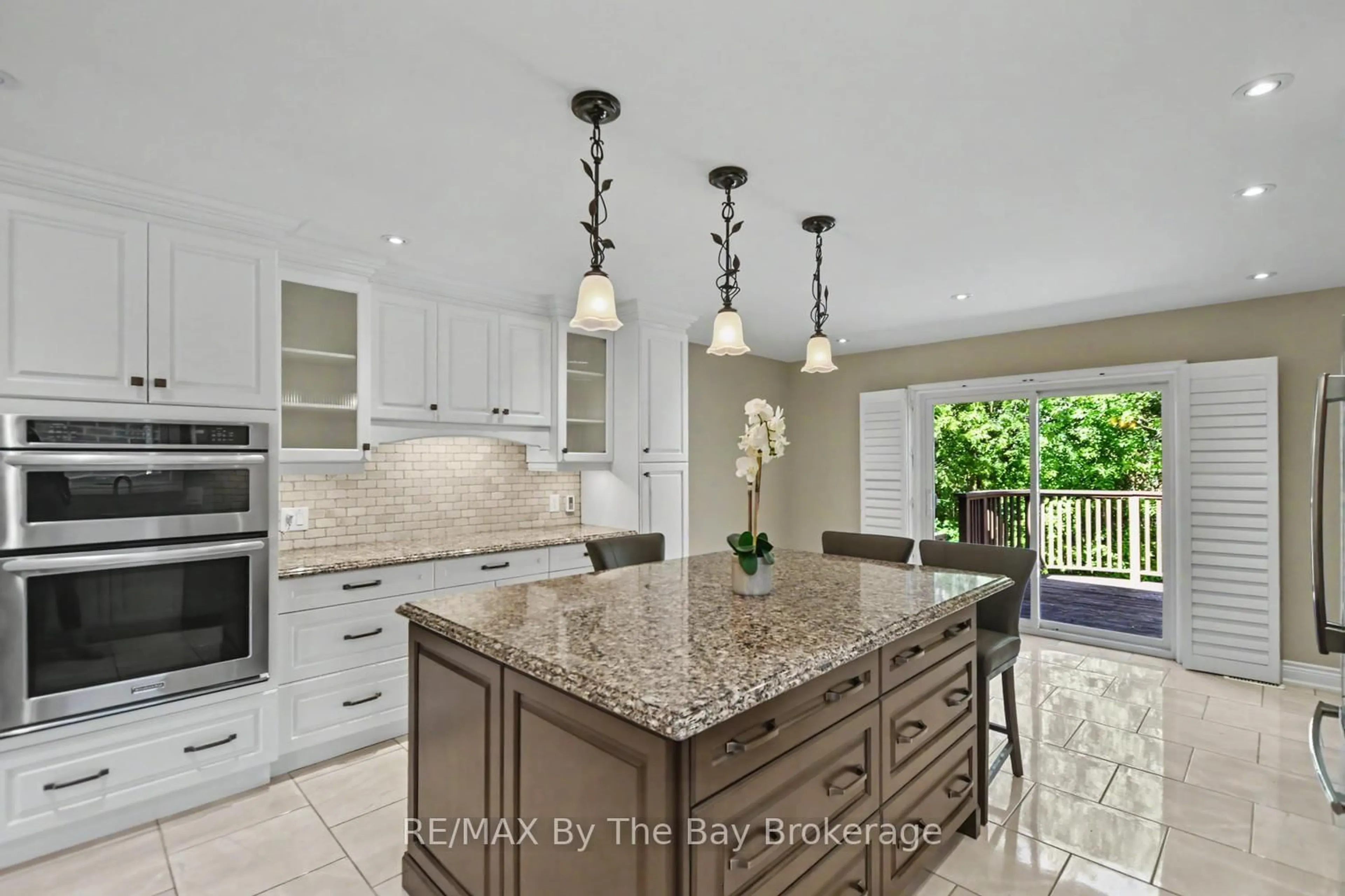 trreb/IMG-S13847204_c550cb37-778c-4cdb-94af-4d5767cd8c8e-l.jpg