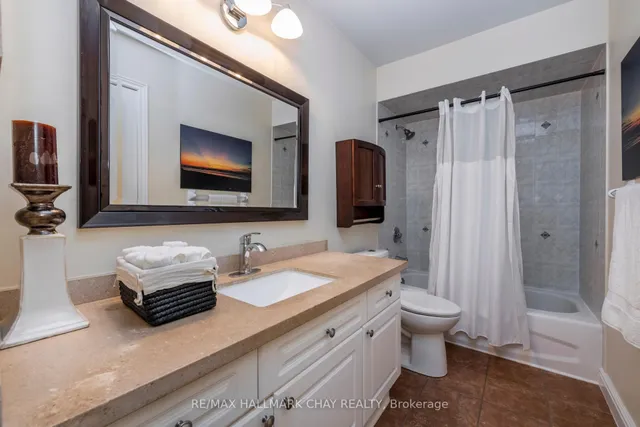 22 Peter St, Barrie 3
