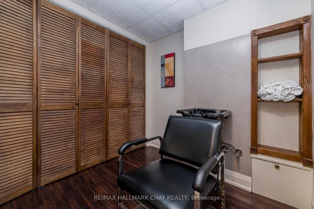 22 Peter St, Barrie 4