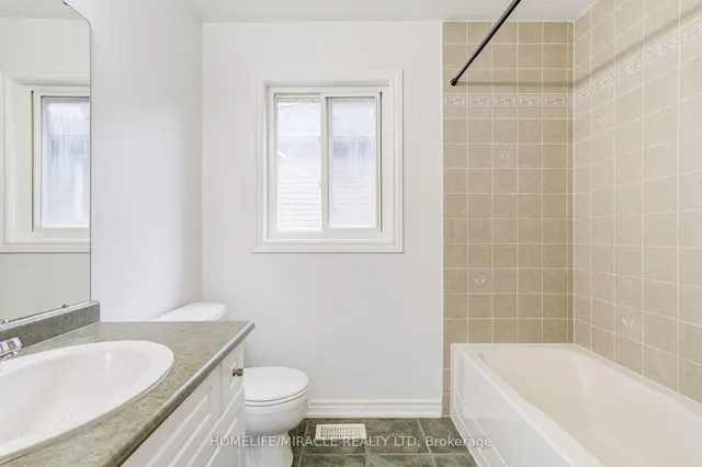 7 Empire Dr, Barrie 5