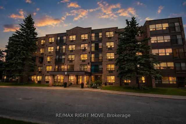 54 Fittons Rd #306, Orillia 2