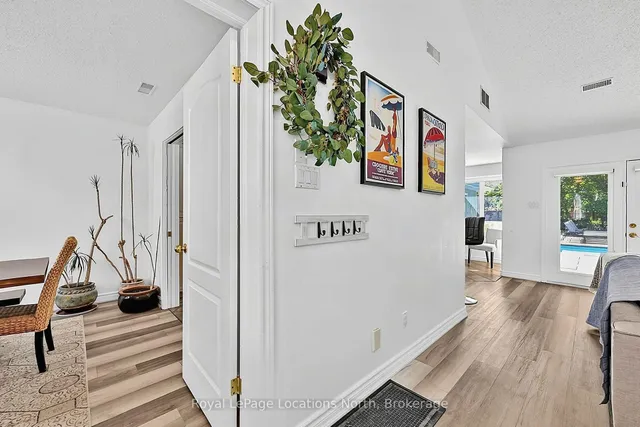 39 Forest Dr, Collingwood 3