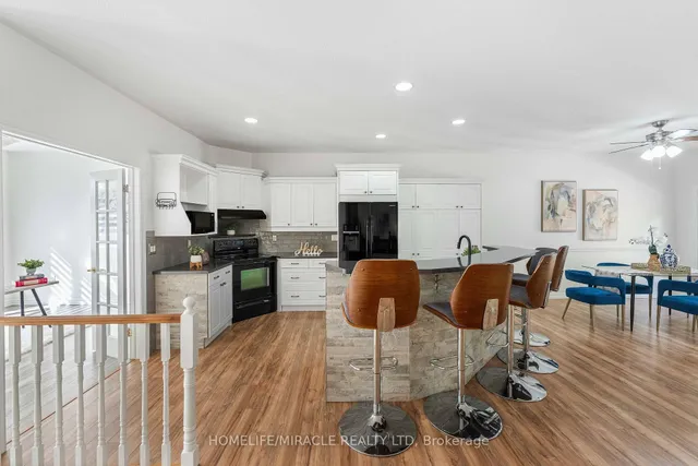 30 Dove Cres, Barrie 3