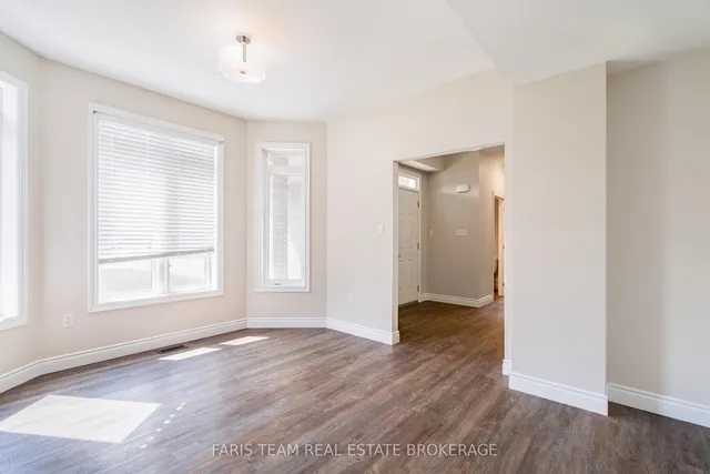 33 Sheppard Dr, Tay 4